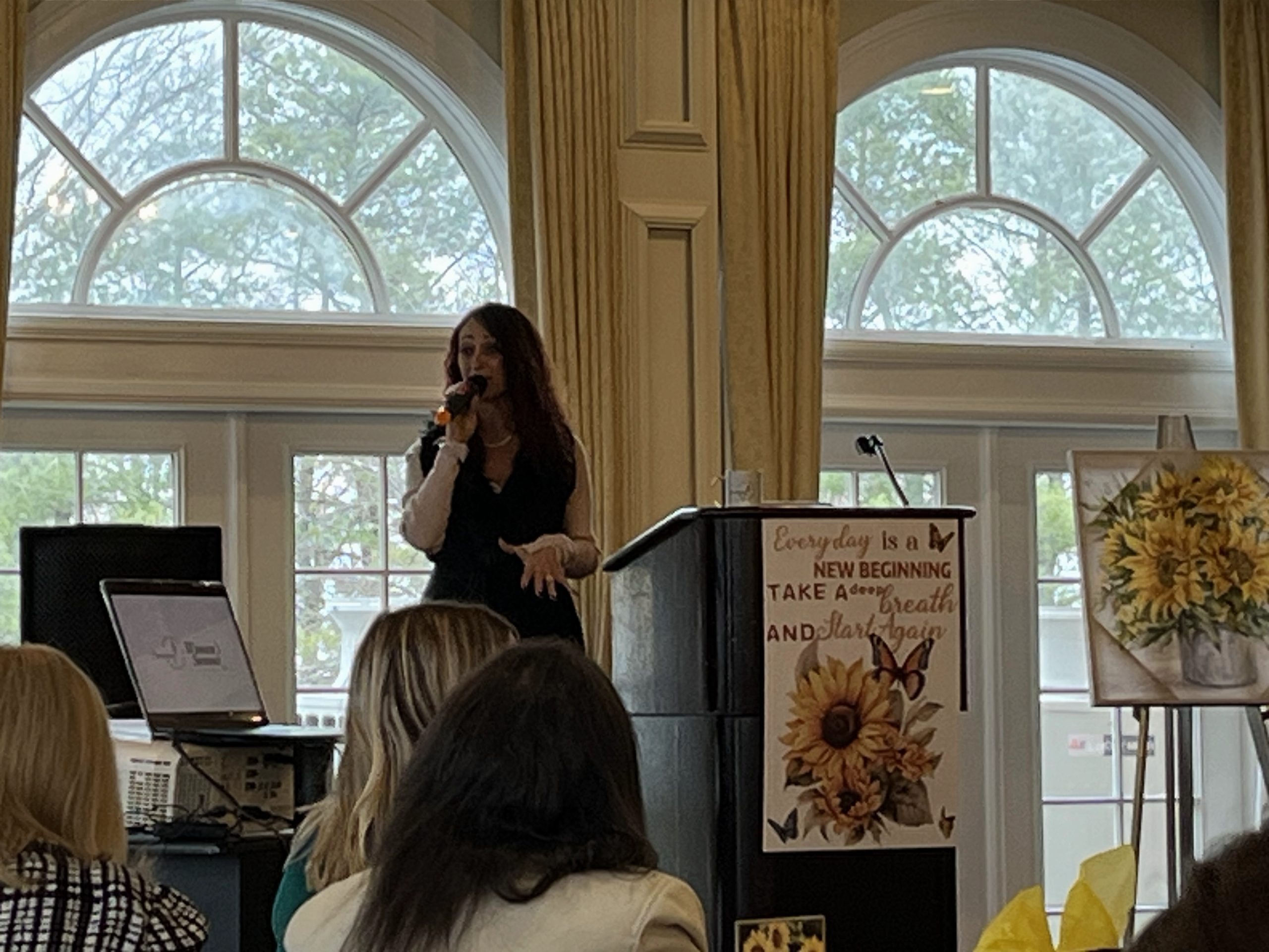 America's #1 Take Action Success Coach Lori Anne De Iulio Casdia speaks at the Amaezing Midlife & Beyond Women's Summit